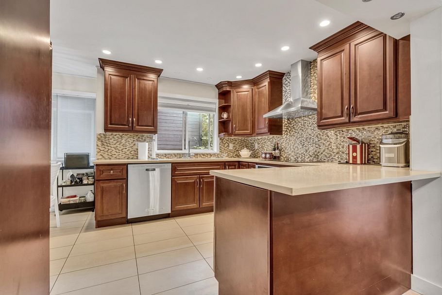 5853 Grousewoods Crescent North Vancouver, BC - 7