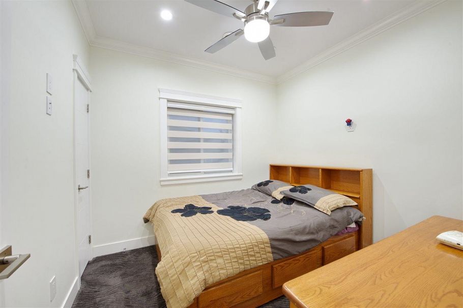 5886 Sherbrooke Street Vancouver, BC - 16