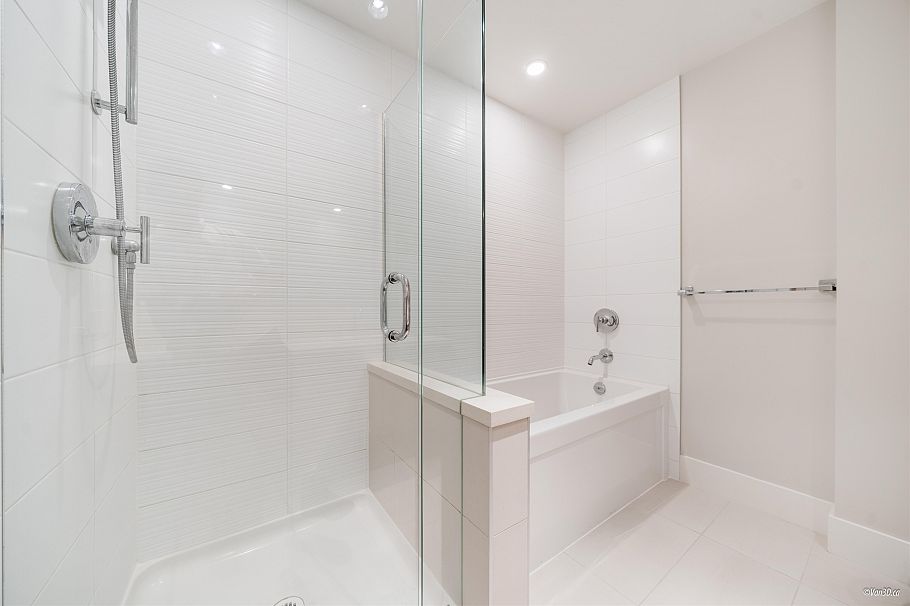 111 3606 Aldercrest Drive North Vancouver, BC - 14