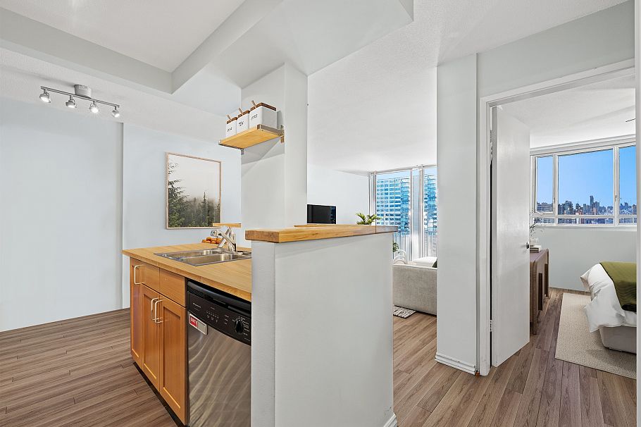 2301 1850 Comox Street Vancouver, BC - 17