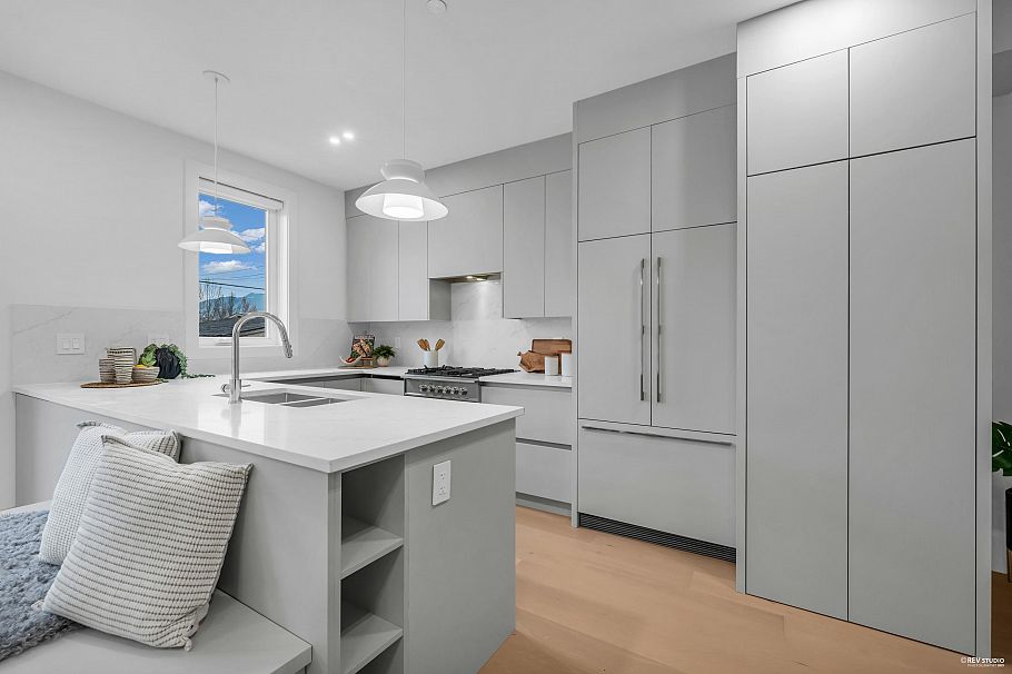 2917 Charles Street Vancouver, BC - 11