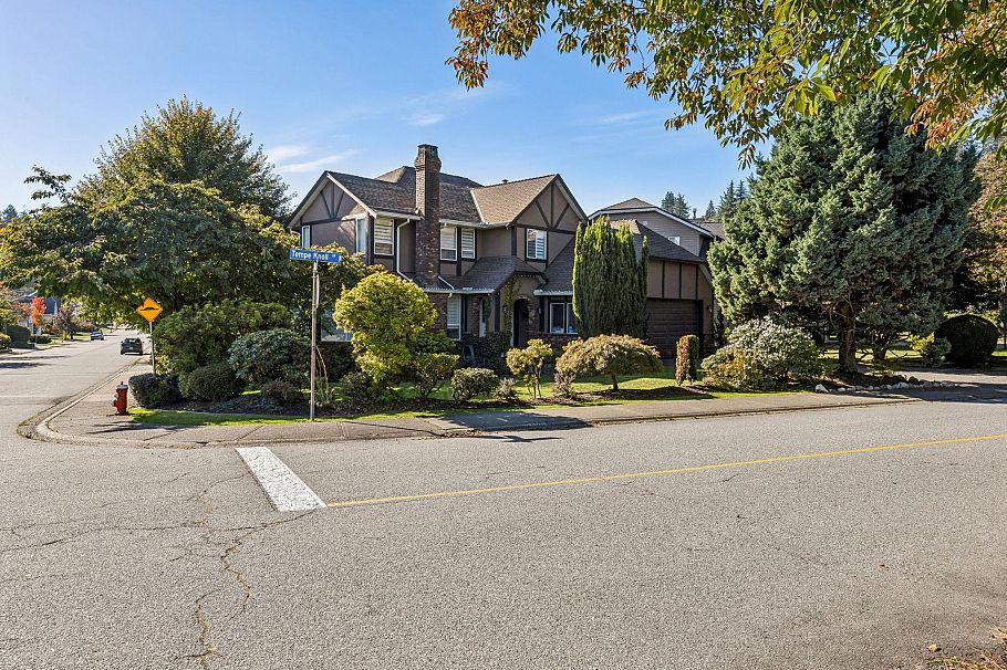 2890 Tempe Knoll Drive North Vancouver, BC - 8