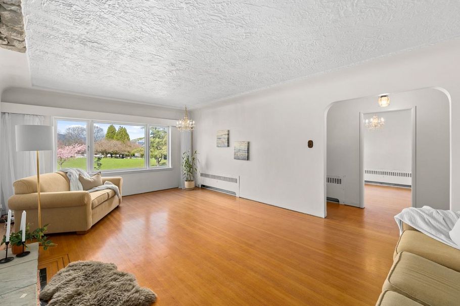 2880 Oxford Street Vancouver, BC - 10