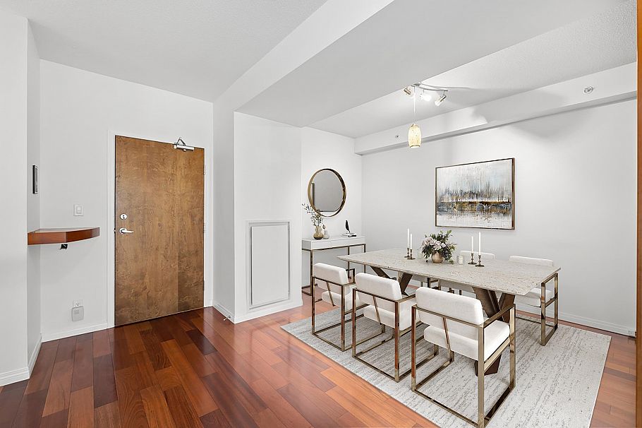 307 100 E Esplanade Avenue North Vancouver, BC - 11