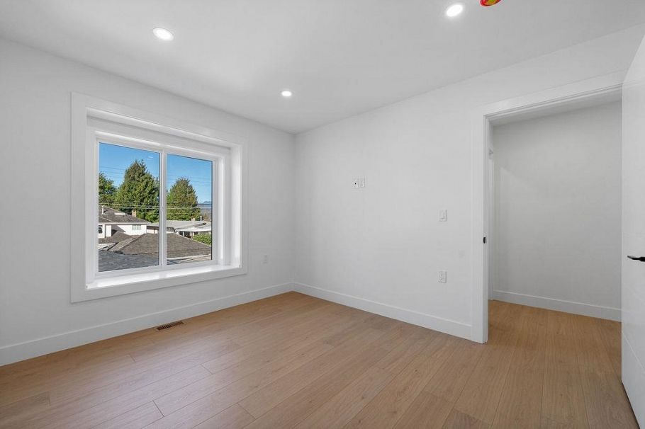 2 2447 E 41st Avenue Vancouver, BC - 27