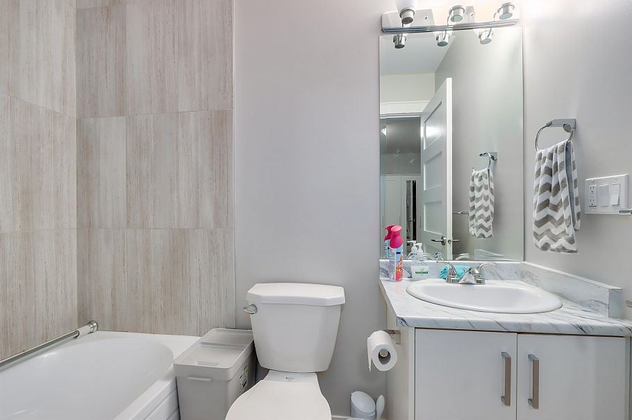 2496 Brock Street Vancouver, BC - 12