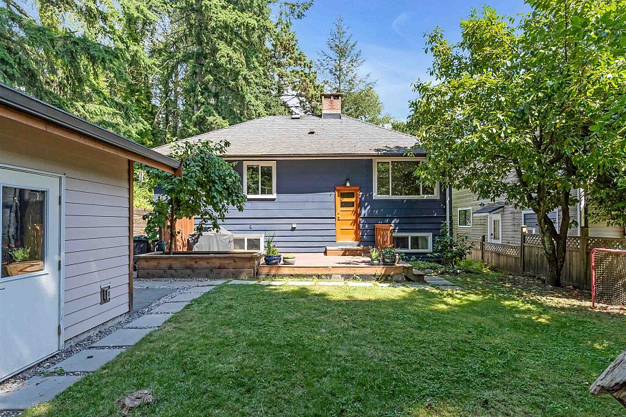 2433 Philip Avenue North Vancouver, BC - 38