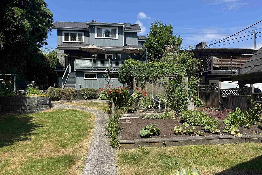 723 E 4th Street North Vancouver, BC - 37