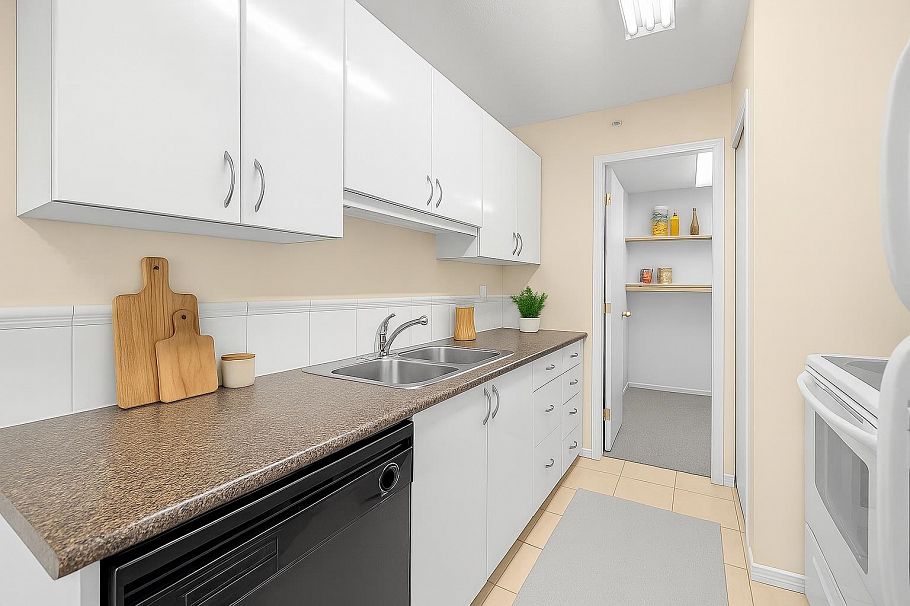 304 939 Homer Street Vancouver, BC - 2