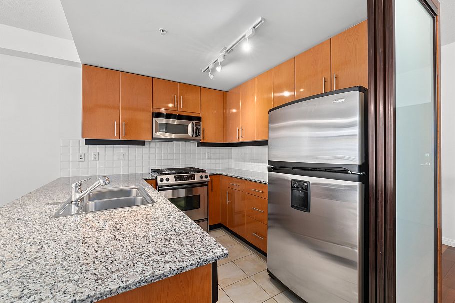 307 100 E Esplanade Avenue North Vancouver, BC - 29