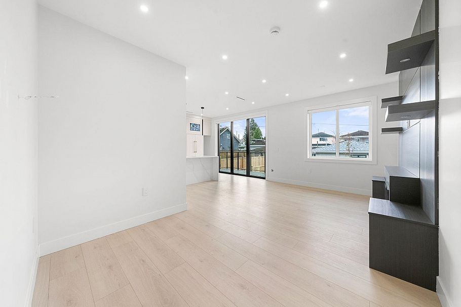 2 3274 E 44th Avenue Vancouver, BC - 21