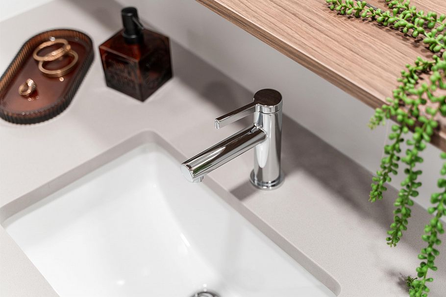 307 2419 Grant Street Vancouver, BC - 27