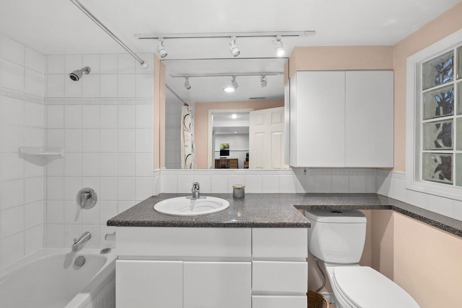 723 E 4th Street North Vancouver, BC - 31