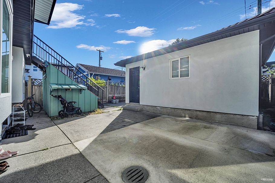 3440 E 25th Avenue Vancouver, BC - 26