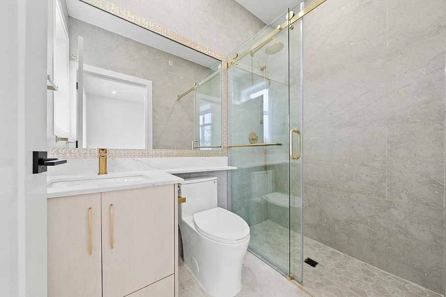 1 3274 E 44th Avenue Vancouver, BC - 30