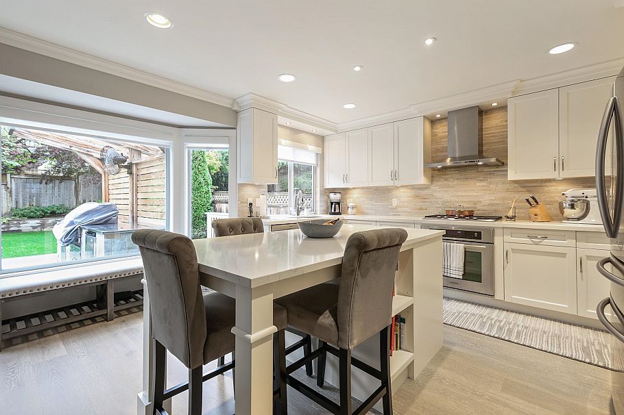 1076 Clements Avenue North Vancouver, BC - 8