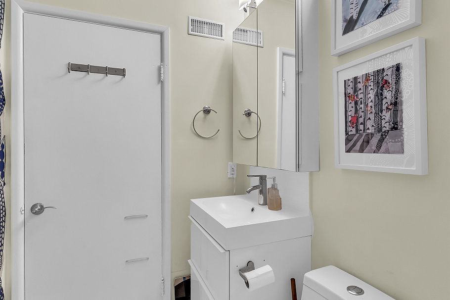 2433 Philip Avenue North Vancouver, BC - 19