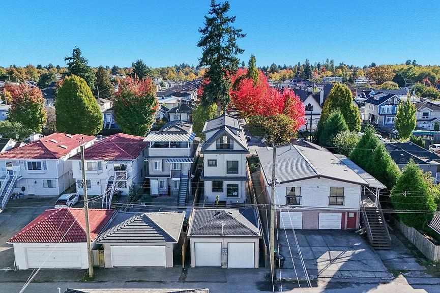 2 2447 E 41st Avenue Vancouver, BC - 39