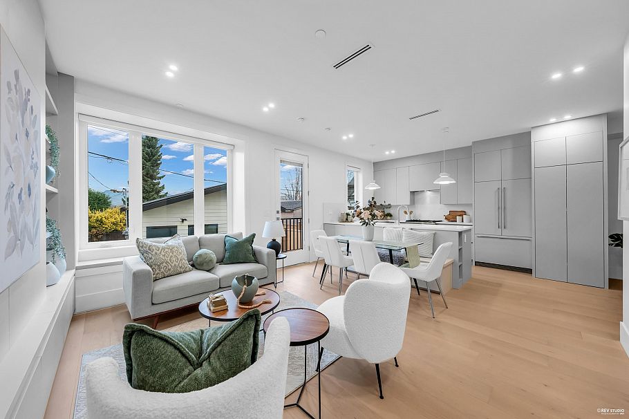 2917 Charles Street Vancouver, BC - 2