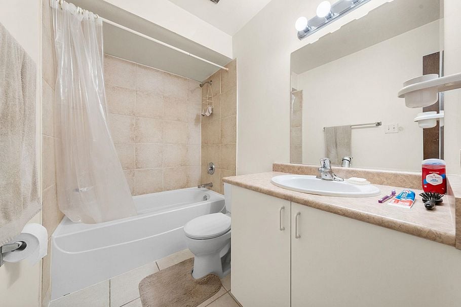 309 135 W 21st Street North Vancouver, BC - 23