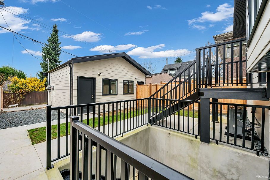 2917 Charles Street Vancouver, BC - 34