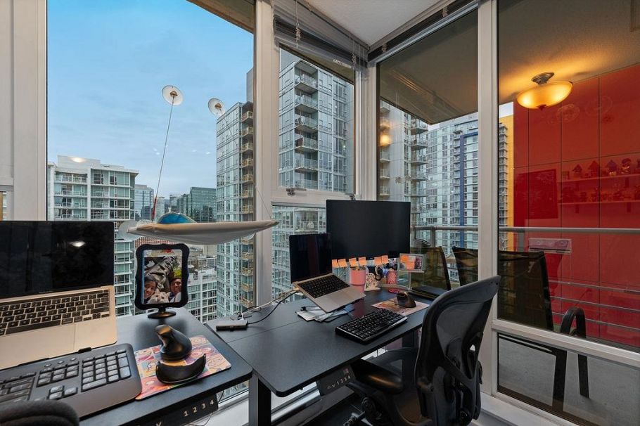 2205 111 W Georgia Street Vancouver, BC - 12