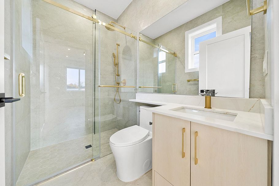 1 3274 E 44th Avenue Vancouver, BC - 39