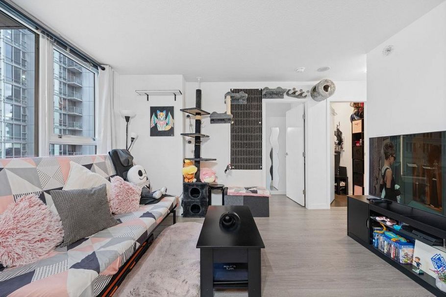 2205 111 W Georgia Street Vancouver, BC - 2