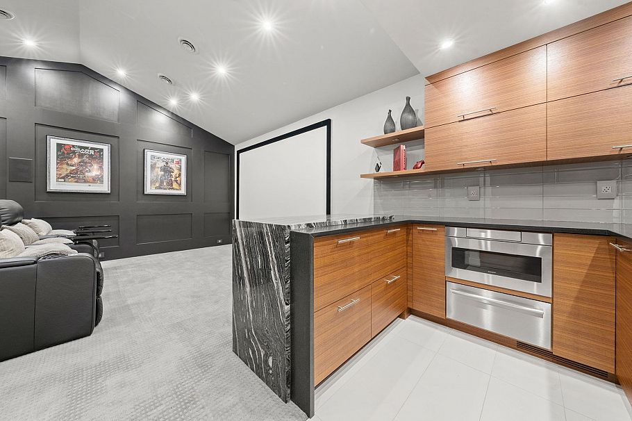 2140 Pemberton Avenue North Vancouver, BC - 21