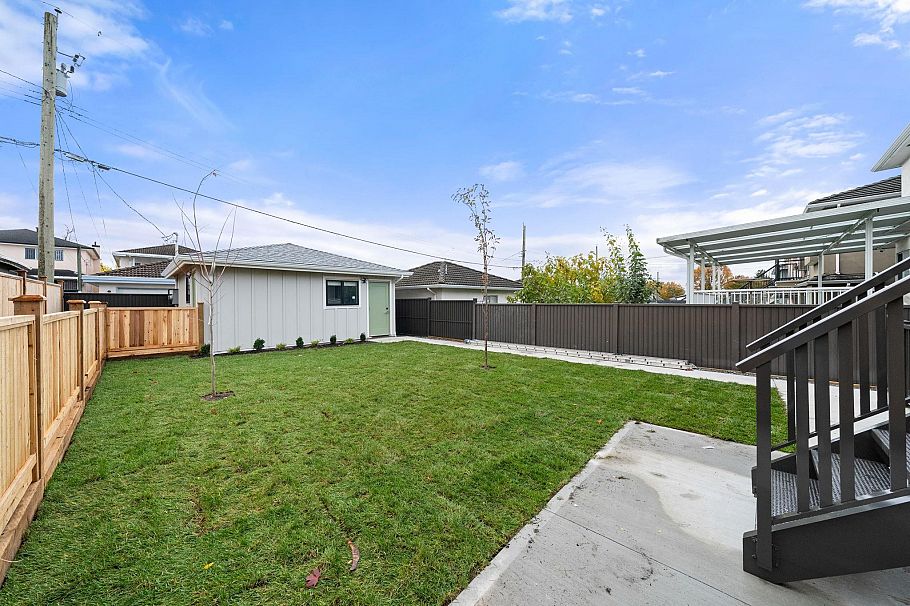 2 3274 E 44th Avenue Vancouver, BC - 39