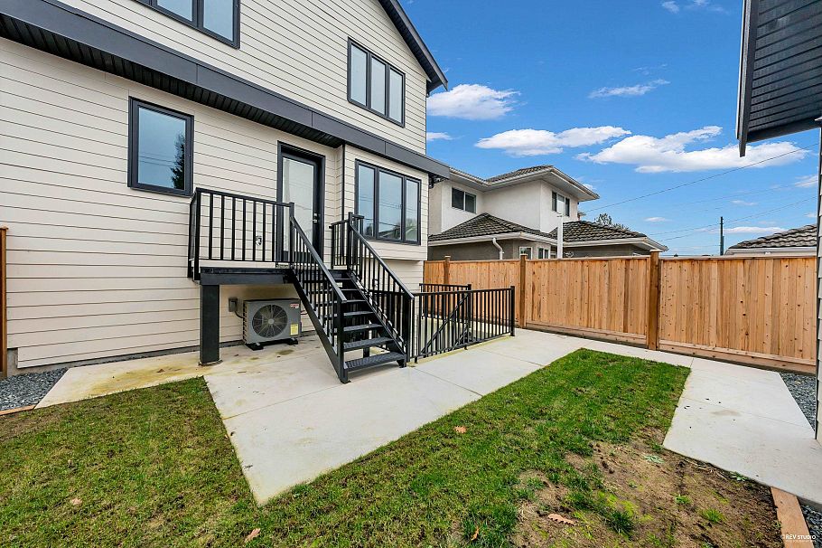 2917 Charles Street Vancouver, BC - 32