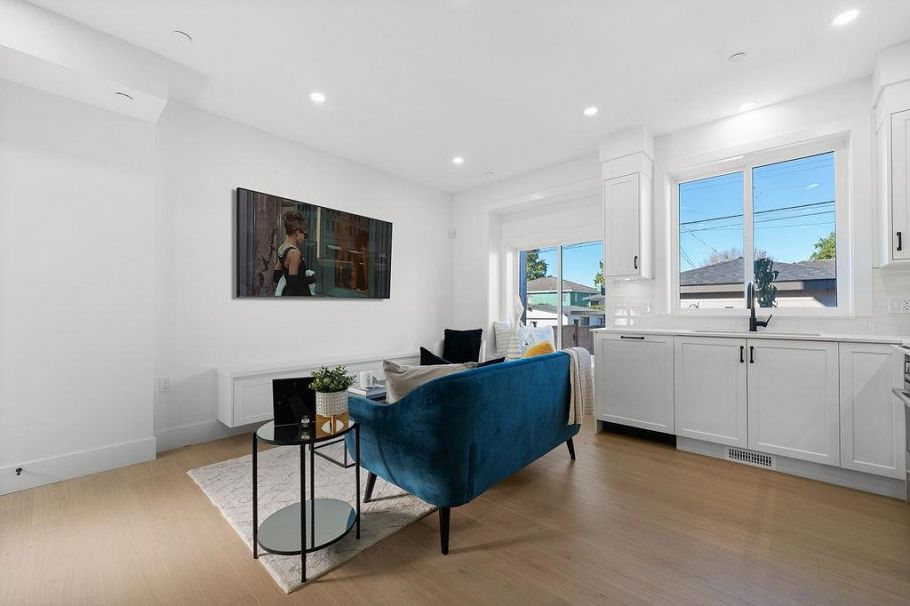 2 2447 E 41st Avenue Vancouver, BC - 6