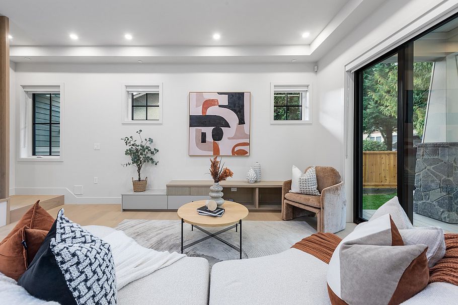 2136 E 10th Avenue Vancouver, BC - 9