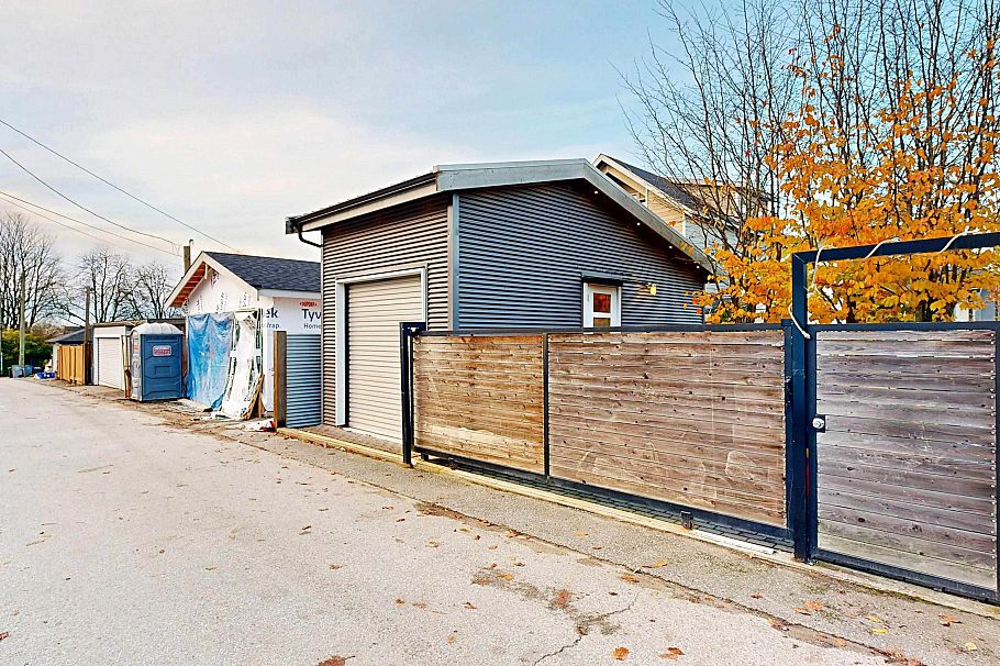 2640 Mcgill Street Vancouver, BC - 3