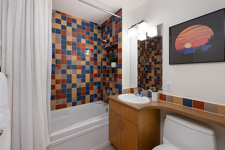 518 E 7th Street North Vancouver, BC - 25