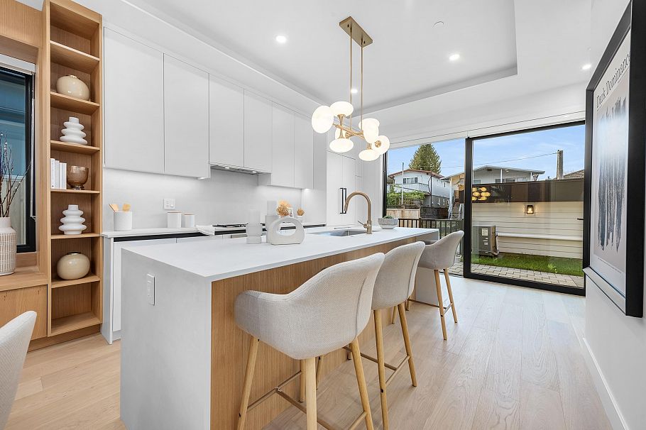 2 4889 Moss Street Vancouver, BC - 16