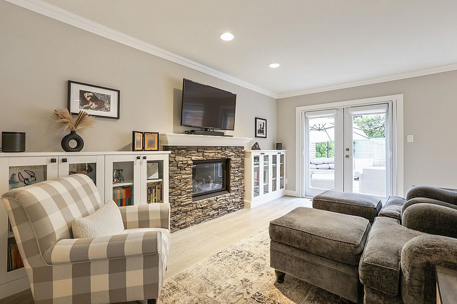 1076 Clements Avenue North Vancouver, BC - 6