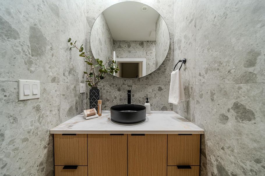 1 3576 E Pender Street Vancouver, BC - 17