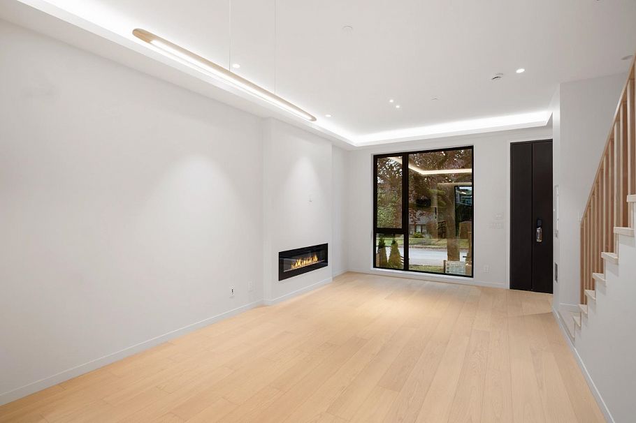 1 8226 Ardera Street Vancouver, BC - 5