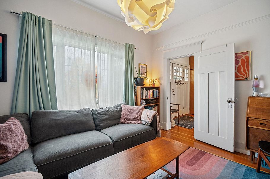 1652 E 33rd Avenue Vancouver, BC - 11