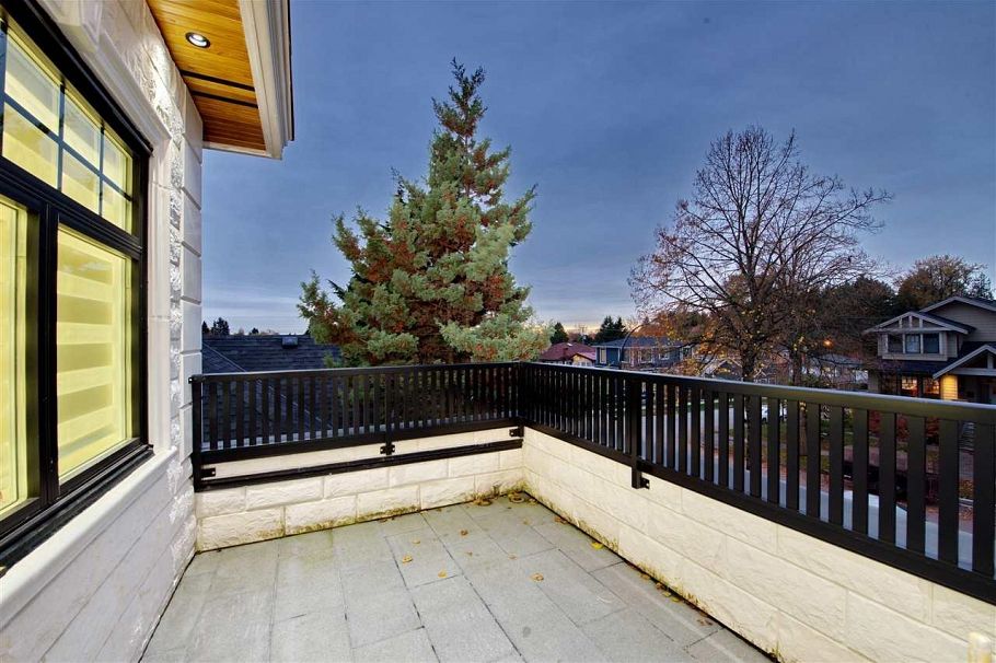 5886 Sherbrooke Street Vancouver, BC - 28