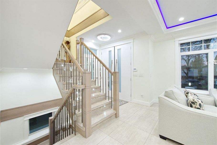 5886 Sherbrooke Street Vancouver, BC - 14