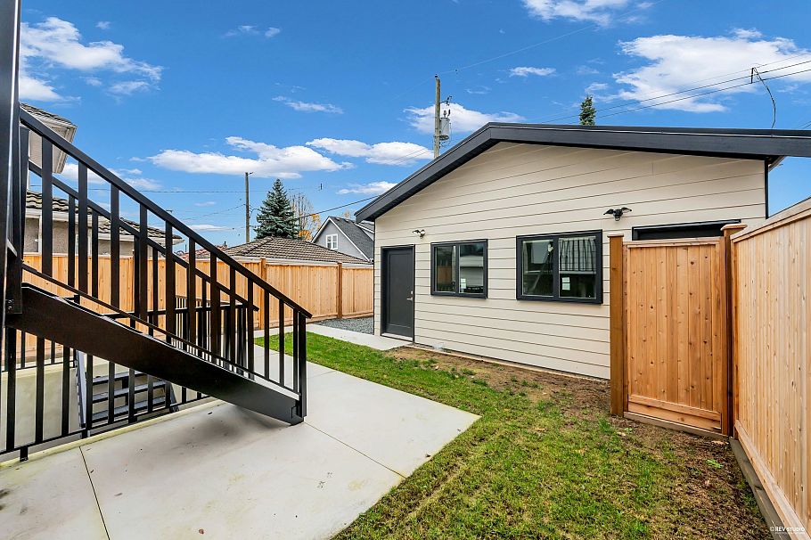 2917 Charles Street Vancouver, BC - 33