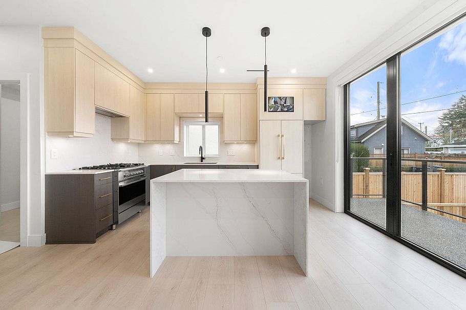 2 3274 E 44th Avenue Vancouver, BC - 13