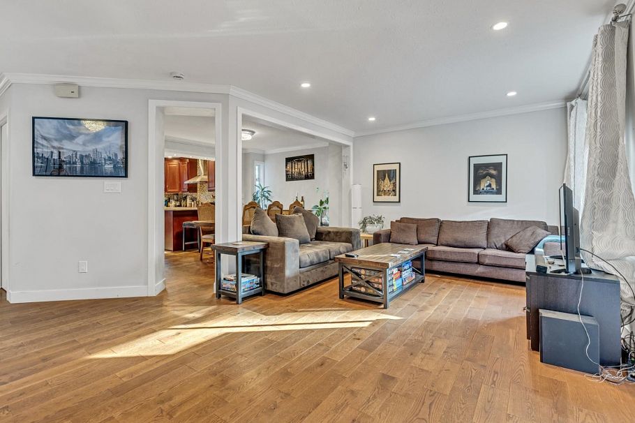 5853 Grousewoods Crescent North Vancouver, BC - 4