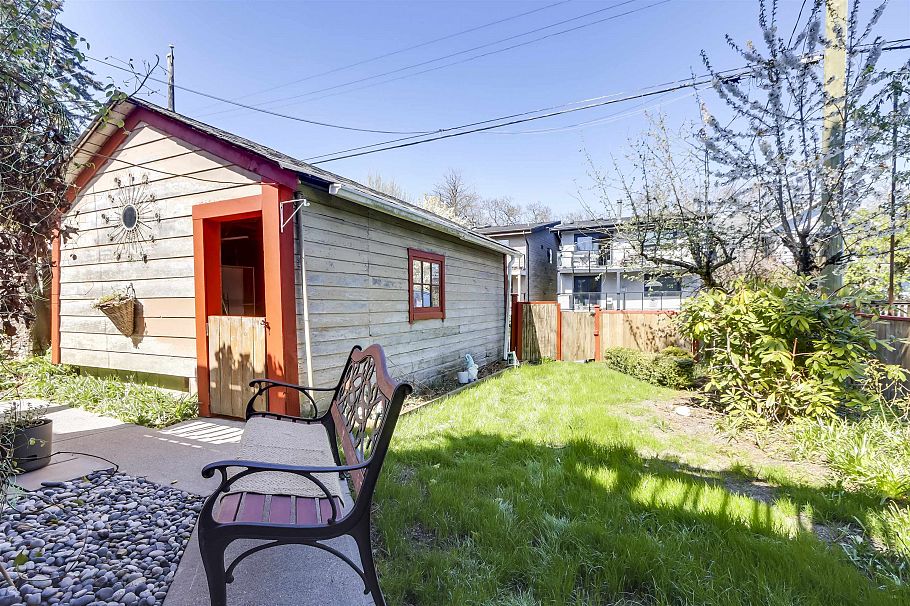 4529 W 8th Avenue Vancouver, BC - 25