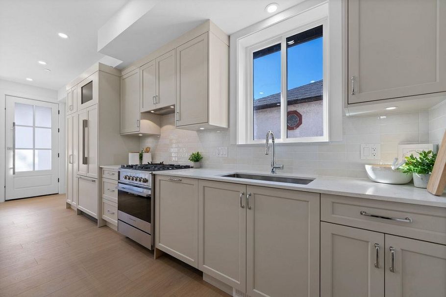 1 2447 E 41st Avenue Vancouver, BC - 11