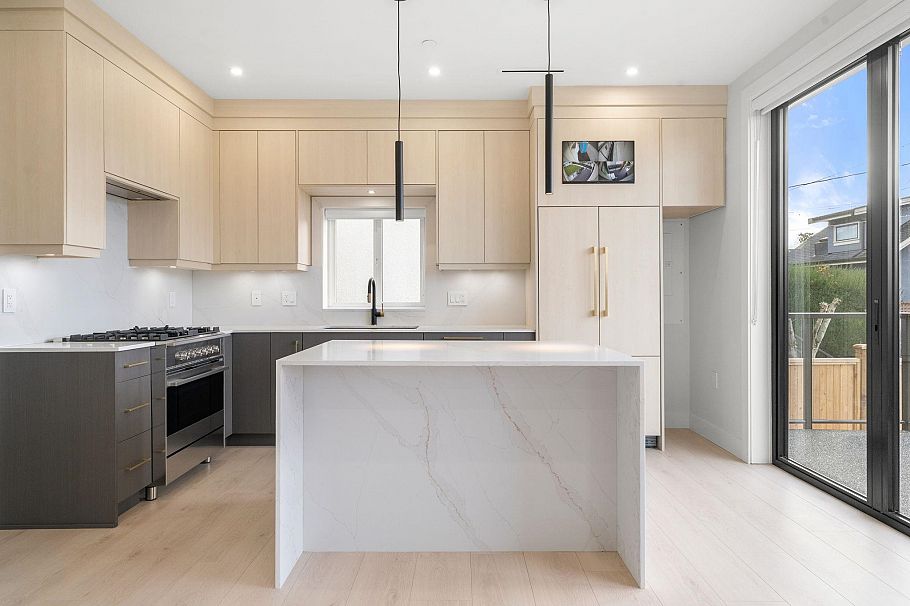 2 3274 E 44th Avenue Vancouver, BC - 12