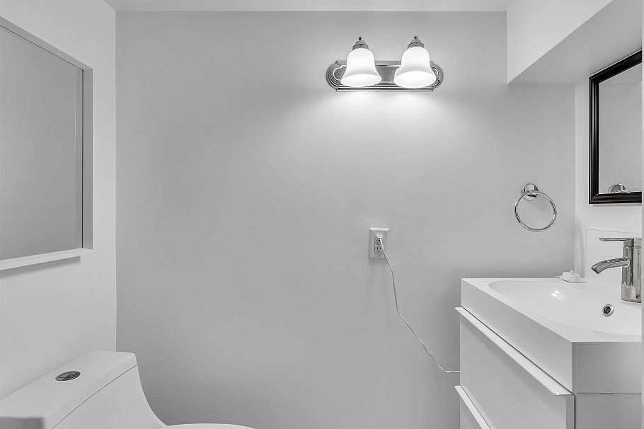 2433 Philip Avenue North Vancouver, BC - 33