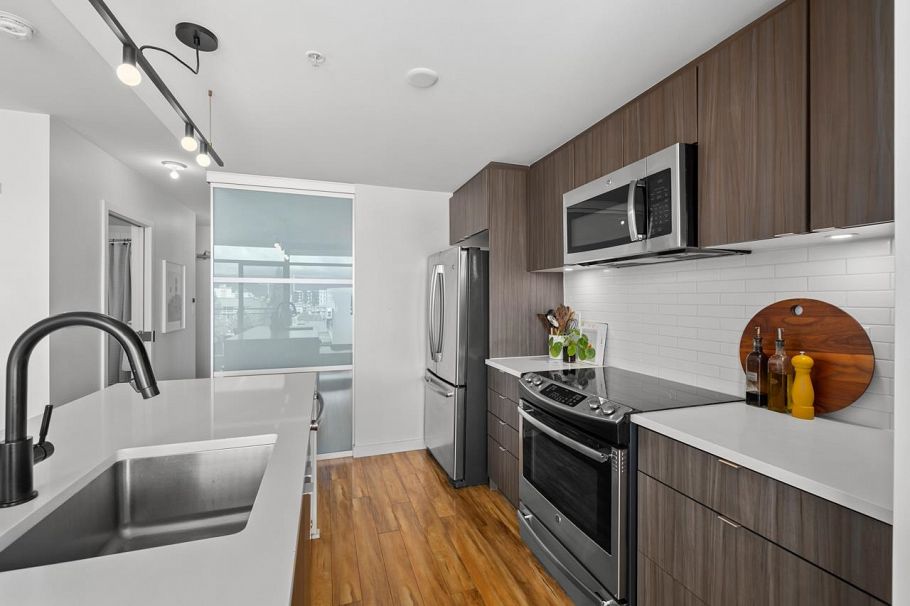 520 289 E 6th Avenue Vancouver, BC - 9